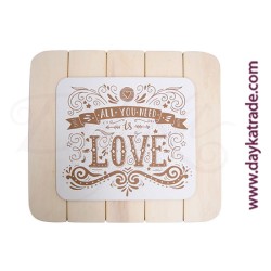 TABLA CON MENSAJE ,ALL YOU NEED IS LOVE, SOBRE TABLA RAYADA de 31x35cm