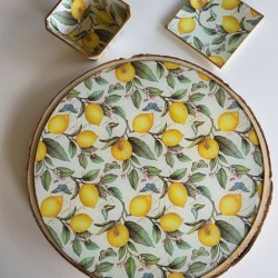 Monográfico decoupage una bandeja mediana y dos cuencos. redondo con papel de regalo.
