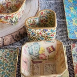 Sábado 14 de FEBRERO Monográfico decoupage una bandeja mediana y dos cuencos. redondo con papel de regalo-De 10:30 a 14:30h