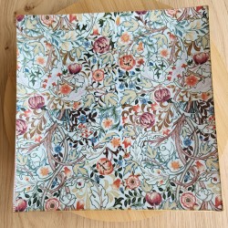 Taller decoupage con servilletas sobre vidrio en Madrid- bajoplatos redondo de 30cm. Piezas grandes