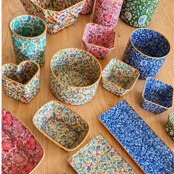 Bandeja mediana y dos cuencos con decoupage sobre vidrio con papel| Taller en Madrid
